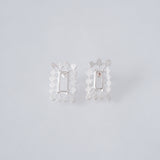 aei|窓越しにビスケットを食べる