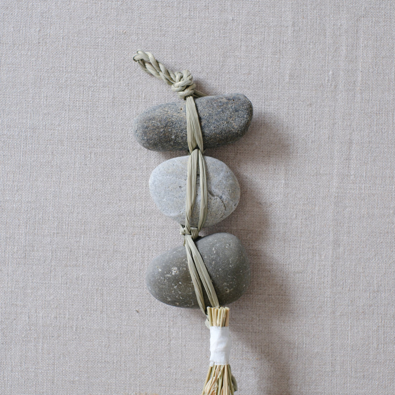 榊麻美植物研究所｜石のお守り　三連